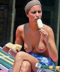 Antonella_Mosetti_topless_902.jpg