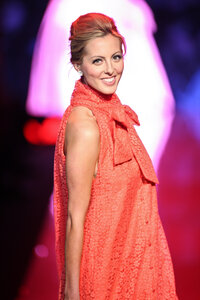 63541_MCFan_for_celeblounge10_02_201100_00_12_122_163lo.jpg