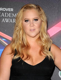 amy schumer al gala 05.jpg