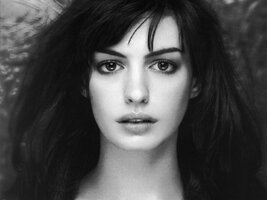 Anne_Hathaway_hot-actress-black-and-white-wallpaper-desktop-background-screensaver-catwoman-batm.jpg