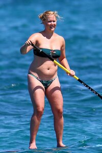 amy schumer in bikini 08.jpg