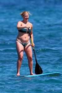 amy schumer in bikini 09.jpg
