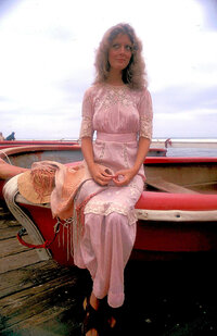 790162166_SusanSarandonPinkDressv1_123_480lo.jpg
