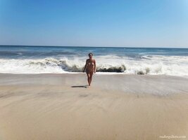 naked_pregnant_nudist_women_24.jpg