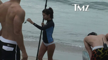 Eva Longoria_Paddle Surfing hd1080p.avi_snapshot_00.58_[2012.08.02_22.22.30].jpg