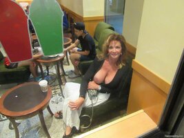 Lovely-Deauxma-flashing-Her-Big-Tits-on-vacation_001_big.jpg