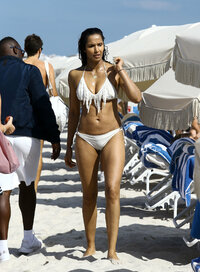 padma lakshmi in bikini (01).jpg