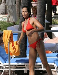 padma lakshmi in bikini (39).jpg