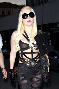 029405530_LadyGagaLipSeeThrough5_122_587lo.jpg