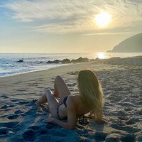 vanessa angel in bikini 08.jpg