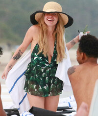 chanel west coast in beach (02).jpg