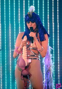 Miley-Cyrus-Sexy-Photos-1.jpg