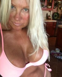 linda hogan in bikini 07.jpg