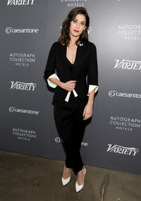 lizzy caplan al talk 01.jpg