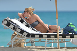 Alessia_Marcuzzi_Bikini_Candids_on_the_Beach_in_Miami_January_24_2013_53-01262013122103000000.jpg