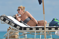 Alessia_Marcuzzi_Bikini_Candids_on_the_Beach_in_Miami_January_24_2013_54-01262013122107000000.jpg