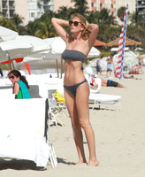 Alessia_Marcuzzi_Bikini_Candids_on_the_Beach_in_Miami_January_24_2013_61-01262013122132000000.jpg
