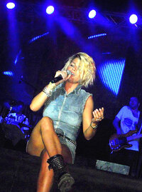 emma-marrone-hot-concerto-saro-libera-tour-2012-7.jpg